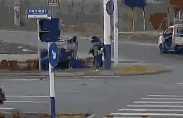 DƬ